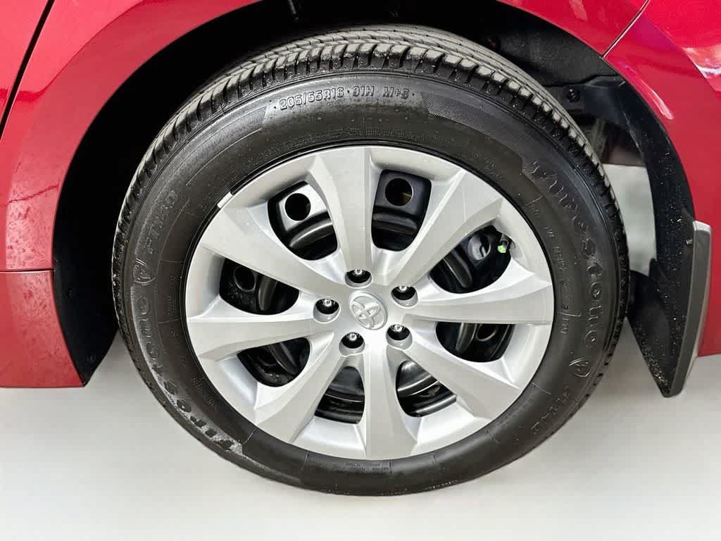 Used 2026 Toyota Corolla LE FWD image 8