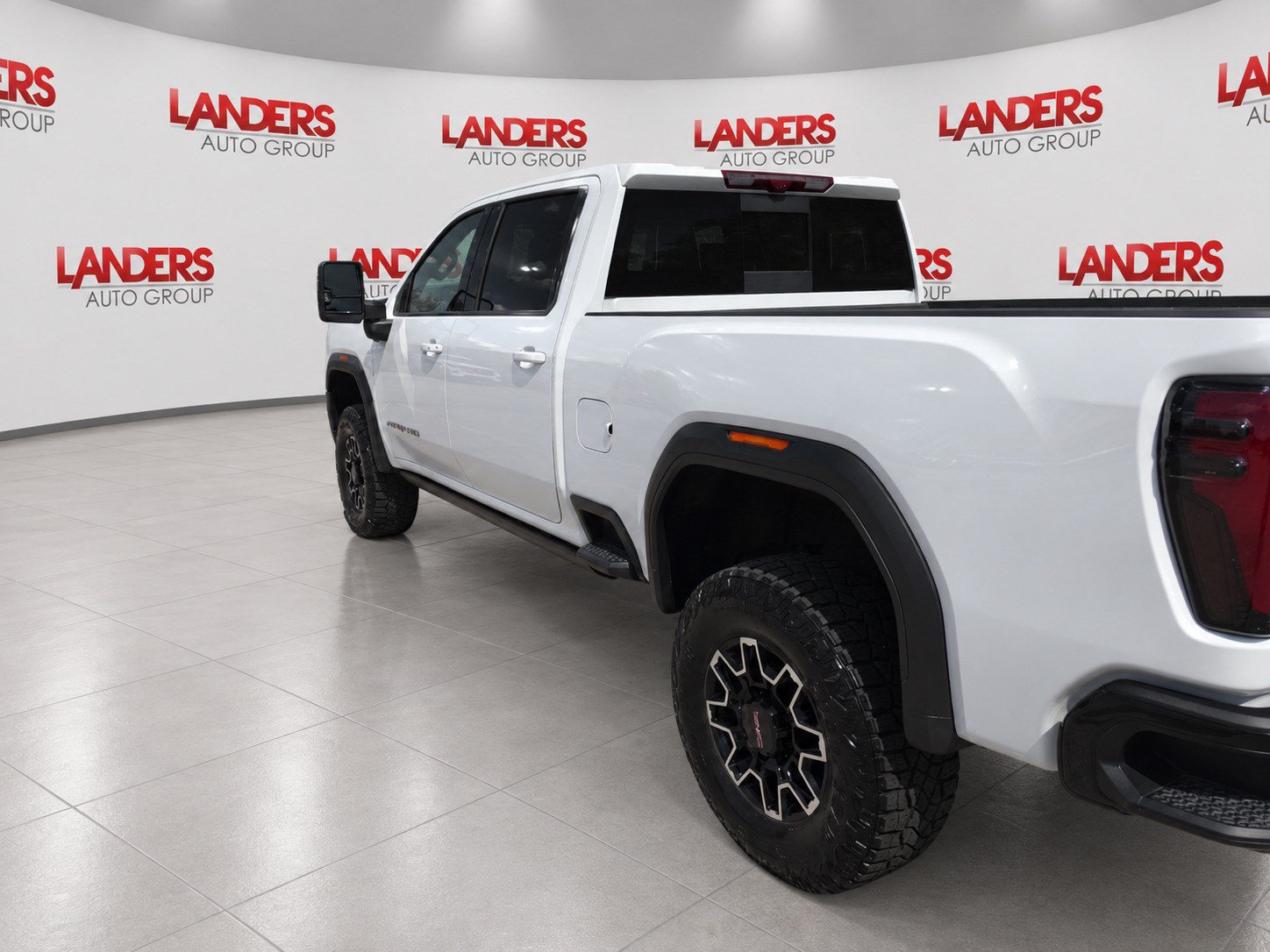 Used 2025 GMC Sierra 2500 AT4X AWD/4WD image 7