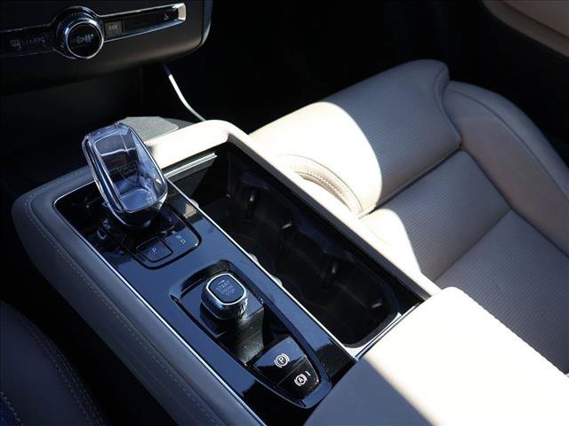 Used 2025 Volvo XC90 B5 Ultra w/ Protection Package Premier AWD/4WD image 16
