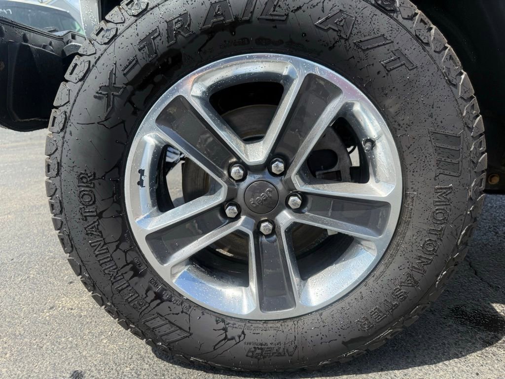 Used 2021 Jeep Wrangler Unlimited Sahara w/ Dual Top Group AWD/4WD image 8