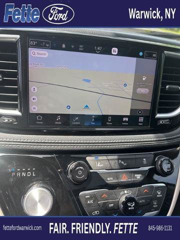 Used 2023 Chrysler Pacifica Limited FWD image 18