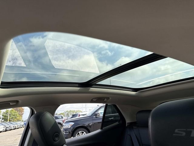 Used 2023 Buick Envision Essence w/ Sport Touring Package image 22