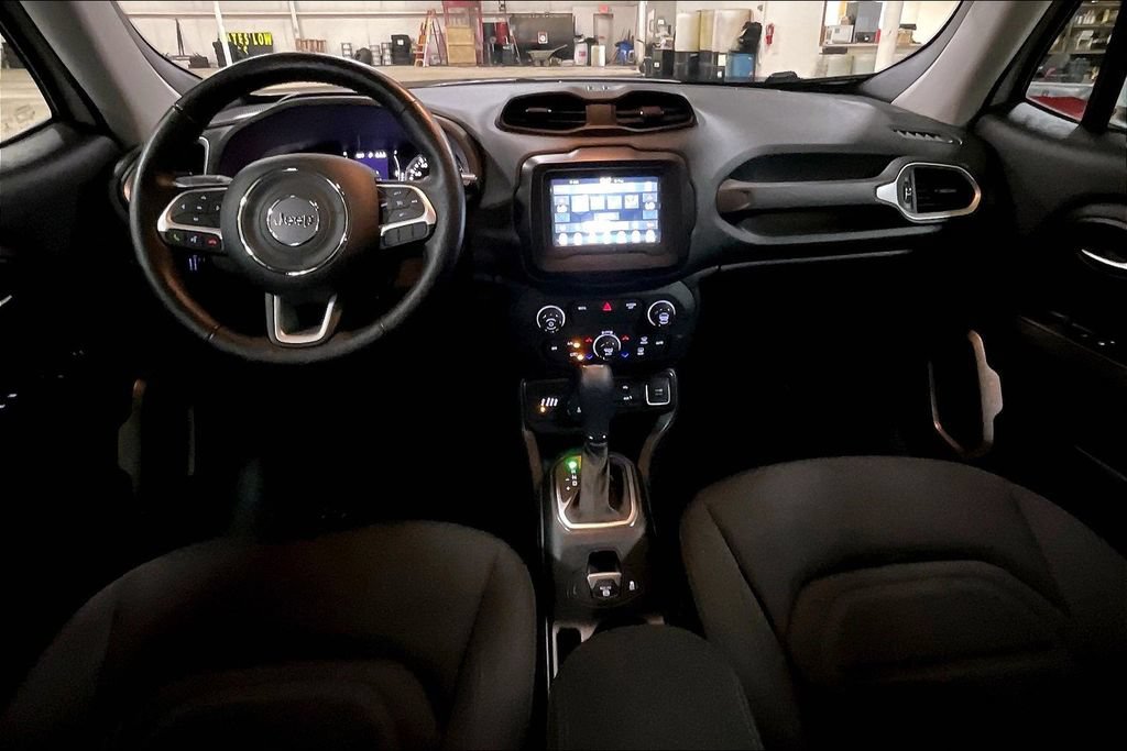 Used 2019 Jeep Renegade Latitude w/ Cold Weather Group AWD/4WD image 14