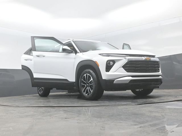 Used 2025 Chevrolet TrailBlazer LT AWD/4WD image 29