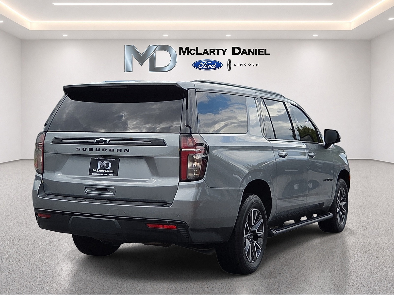Used 2023 Chevrolet Suburban Z71 w/ Luxury Package AWD/4WD image 5