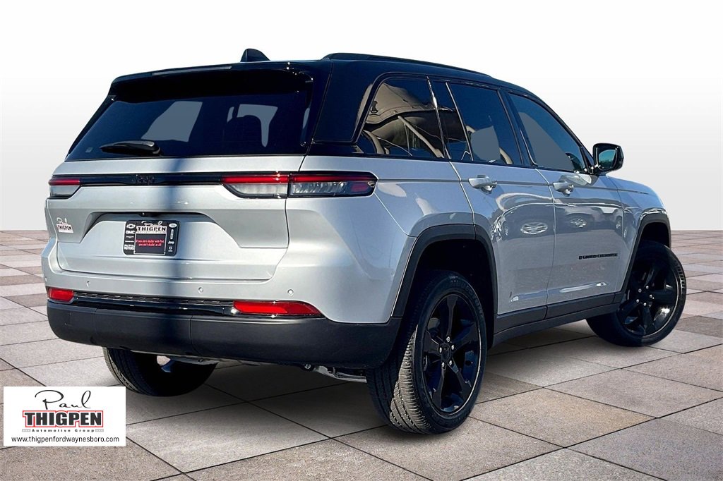 Used 2025 Jeep Grand Cherokee Altitude image 12