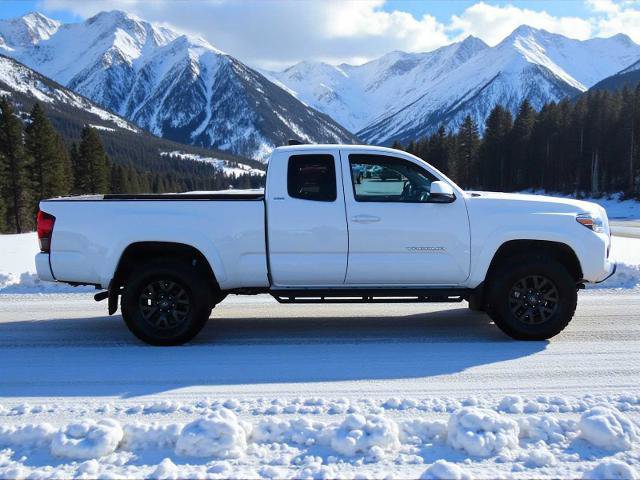 Used 2022 Toyota Tacoma SR5 image 2