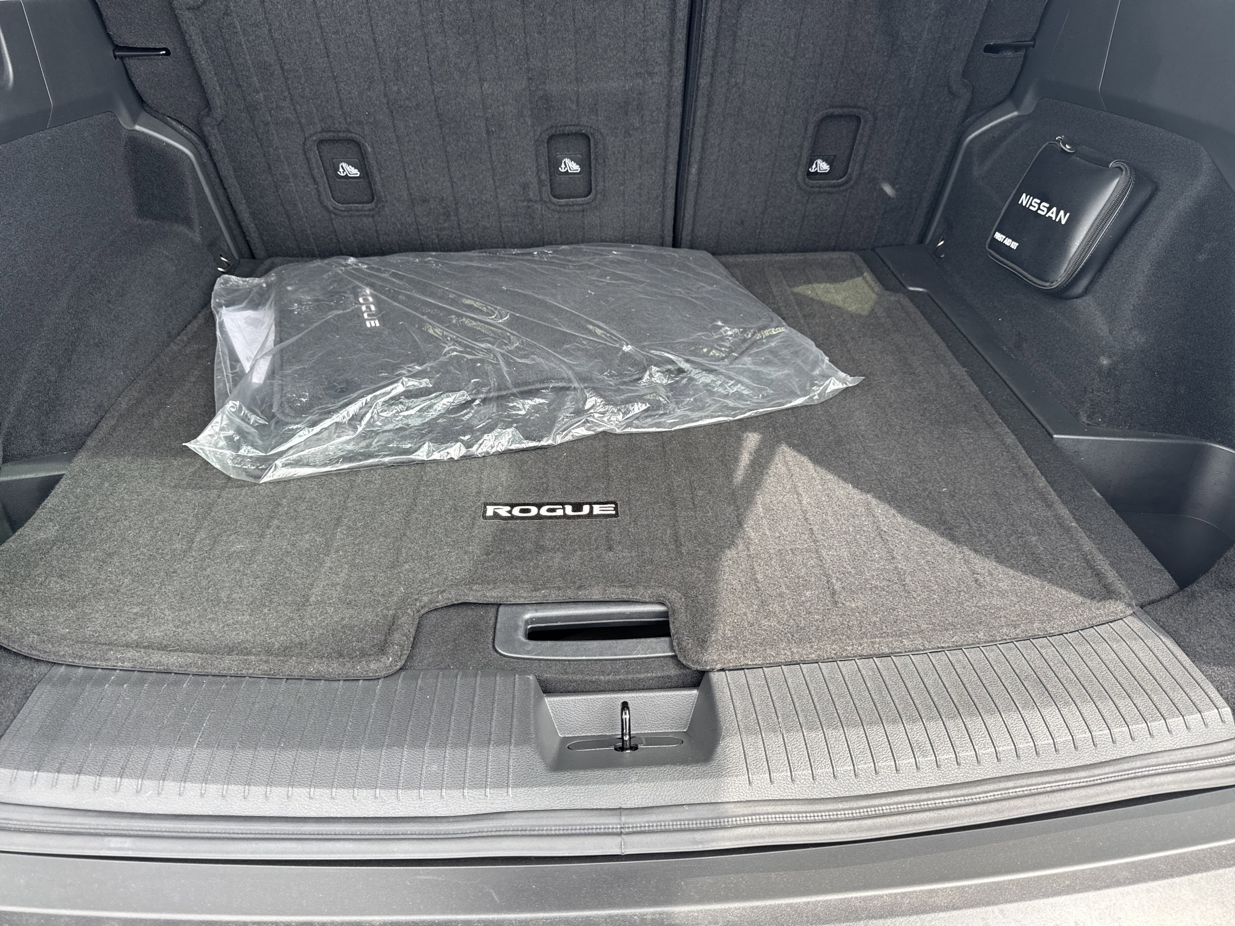 Used 2023 Nissan Rogue S FWD image 19