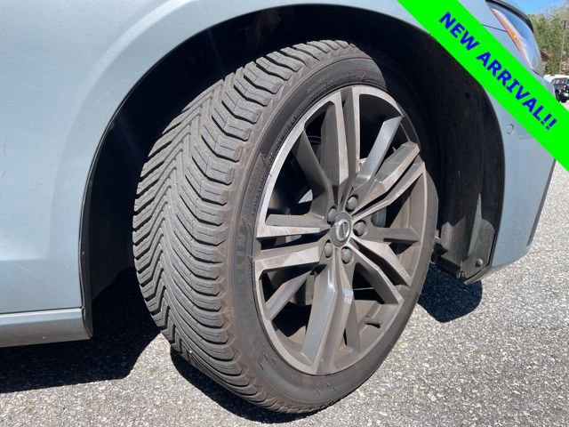 Used 2022 Volvo S60 B5 R-Design image 6
