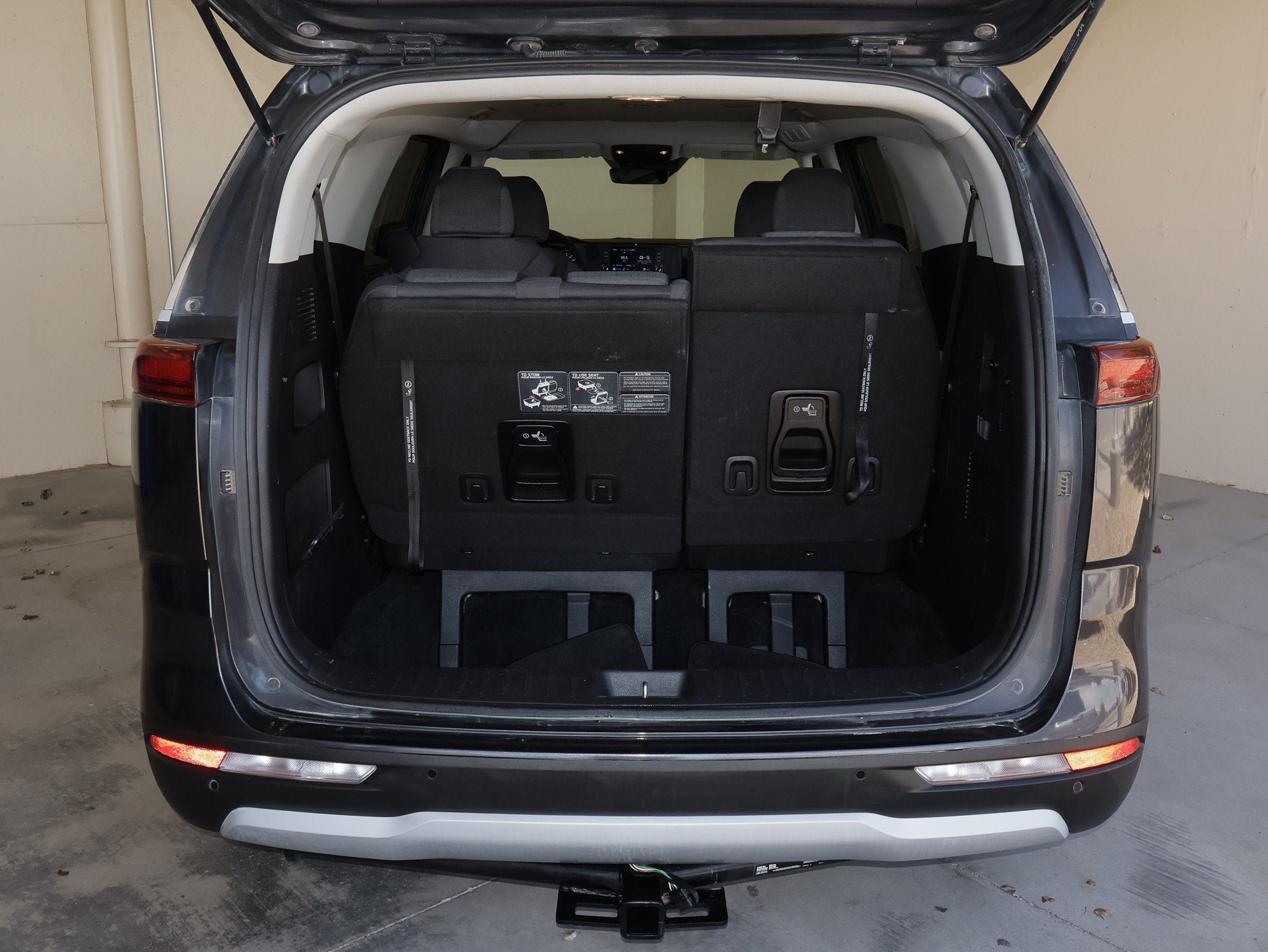 Used 2022 Kia Carnival LX FWD image 47