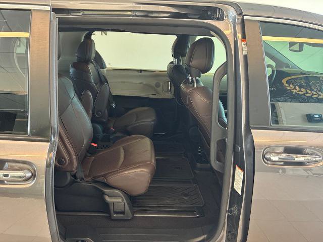 Used 2023 Toyota Sienna Platinum AWD/4WD image 9