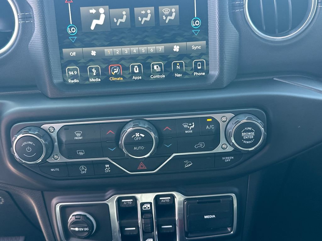 Used 2018 Jeep Wrangler Unlimited Sahara image 29