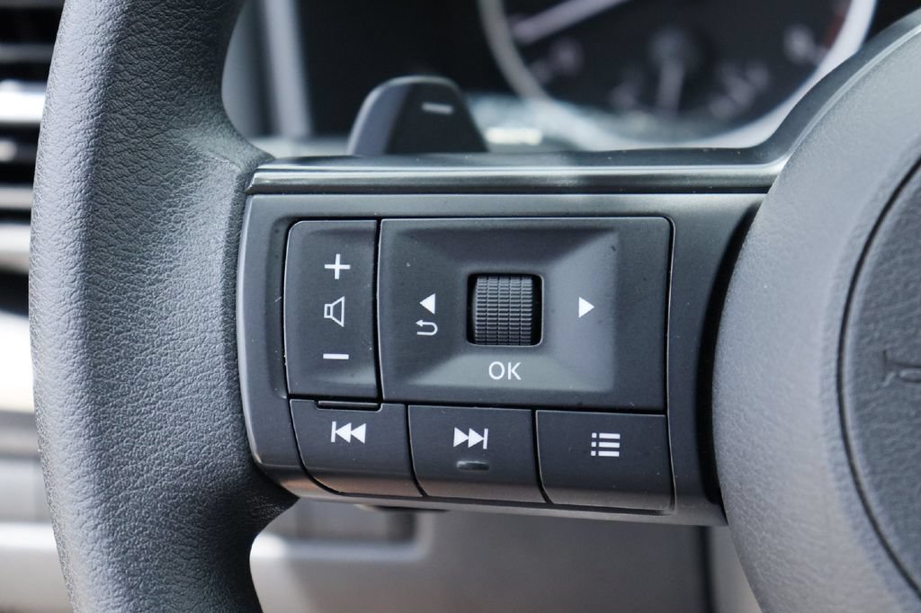 Used 2024 Nissan Rogue SV AWD/4WD image 7