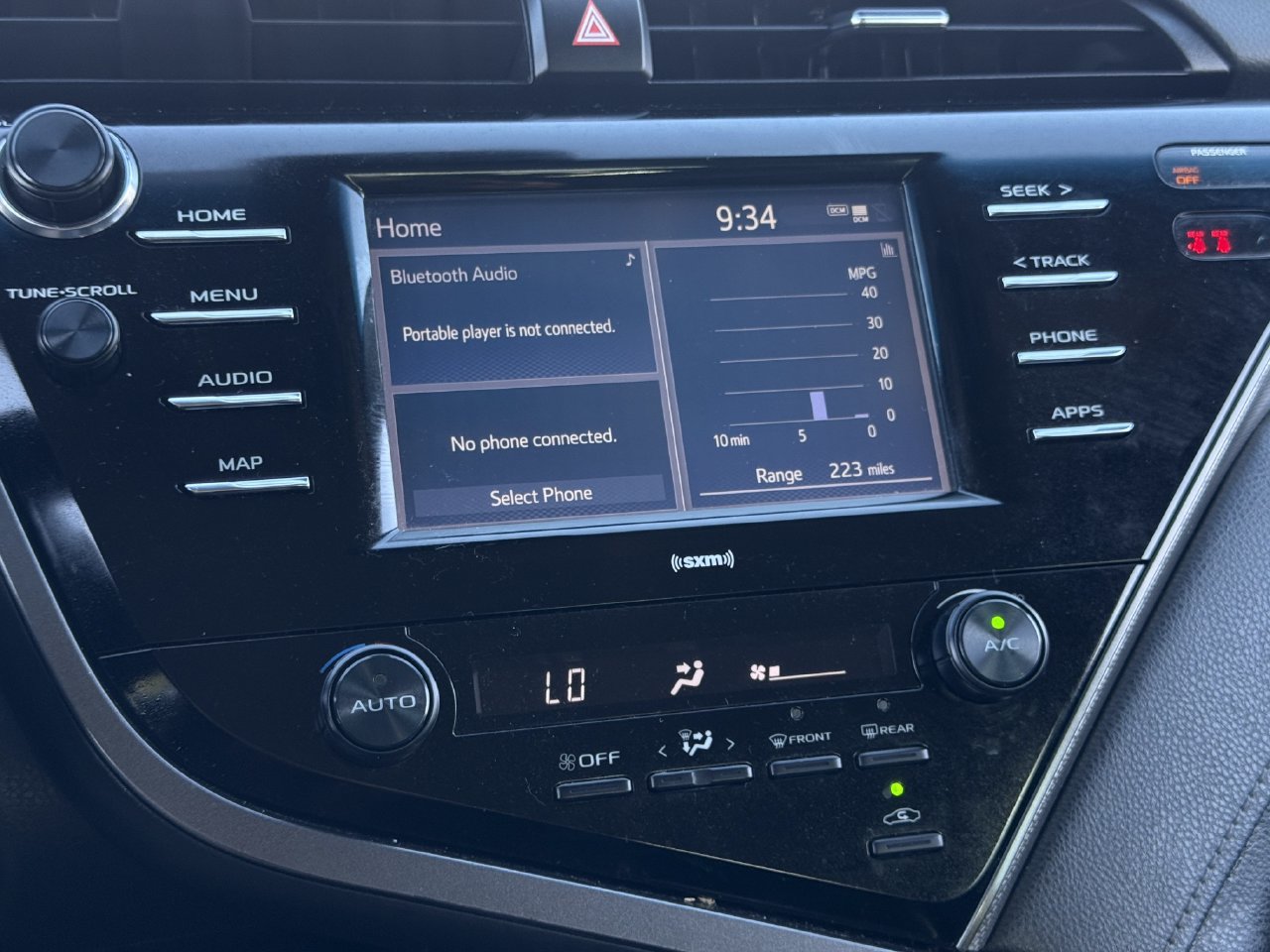 Used 2020 Toyota Camry SE FWD image 17