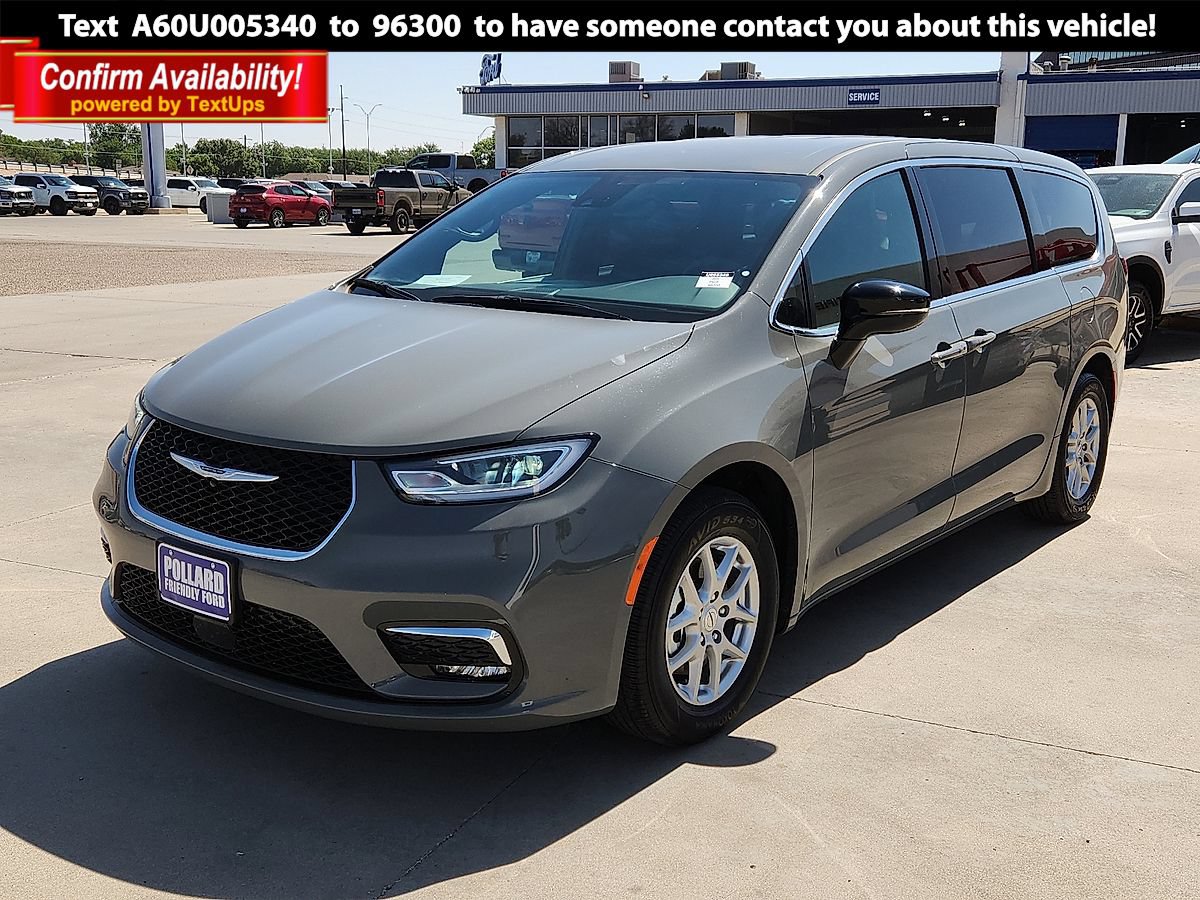 Used 2025 Chrysler Pacifica Select