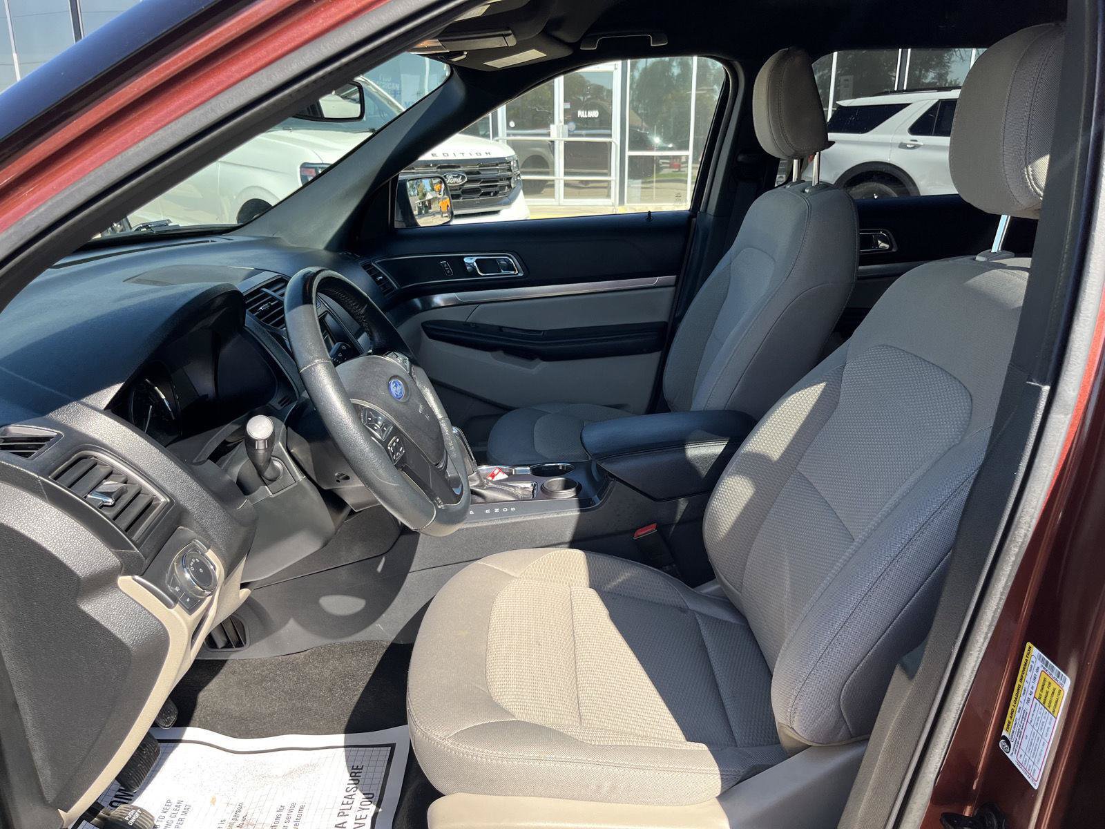 Certified 2018 Ford Explorer XLT w/ Equipment Group 201A FWD image 16