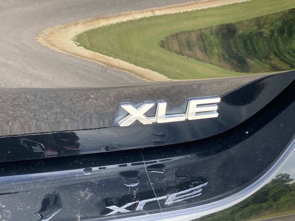 Used 2023 Toyota Highlander XLE FWD image 7
