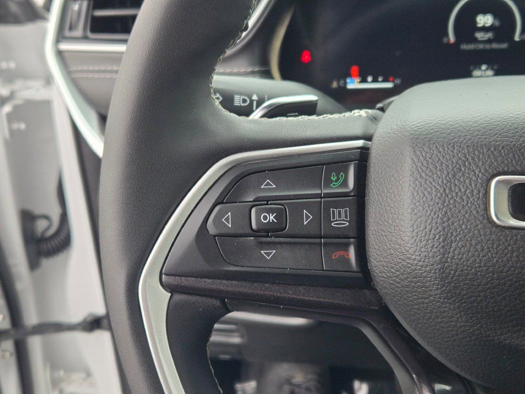 Used 2023 Jeep Grand Cherokee Altitude image 32