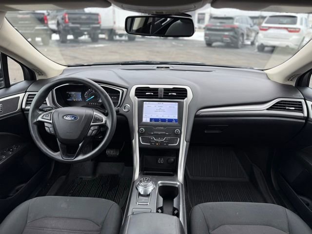 Certified 2020 Ford Fusion SE image 3