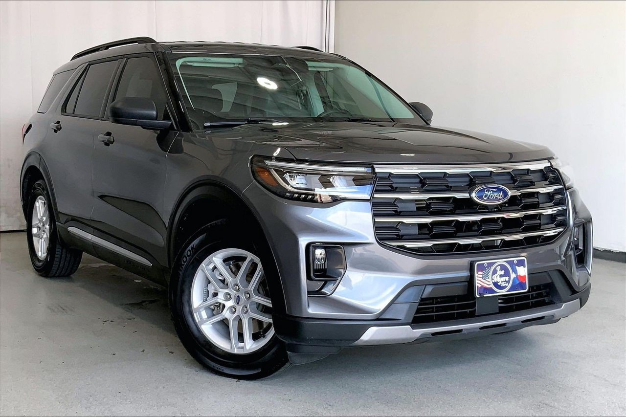 Certified 2025 Ford Explorer Active w/ Active Comfort Package RWD image 34