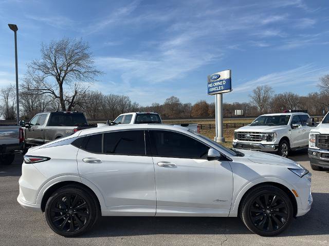 Used 2025 Buick Envista Avenir image 2