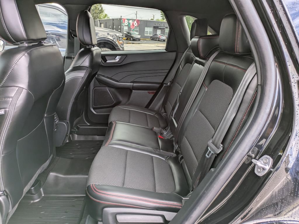 Certified 2025 Ford Escape ST-Line w/ Tech Pack #1 AWD/4WD image 15