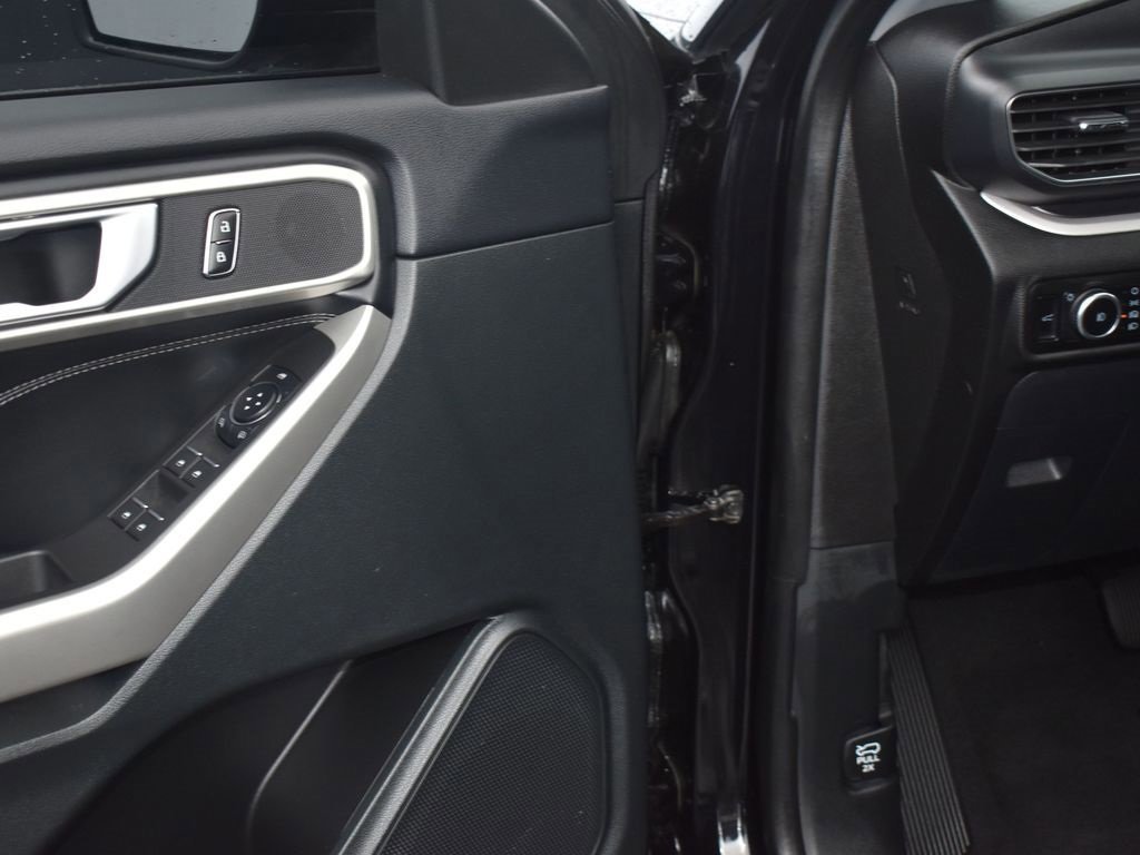 Certified 2023 Ford Explorer XLT w/ Equipment Group 202A image 9