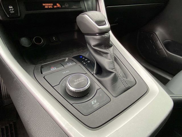 Used 2022 Toyota RAV4 XLE Premium image 31