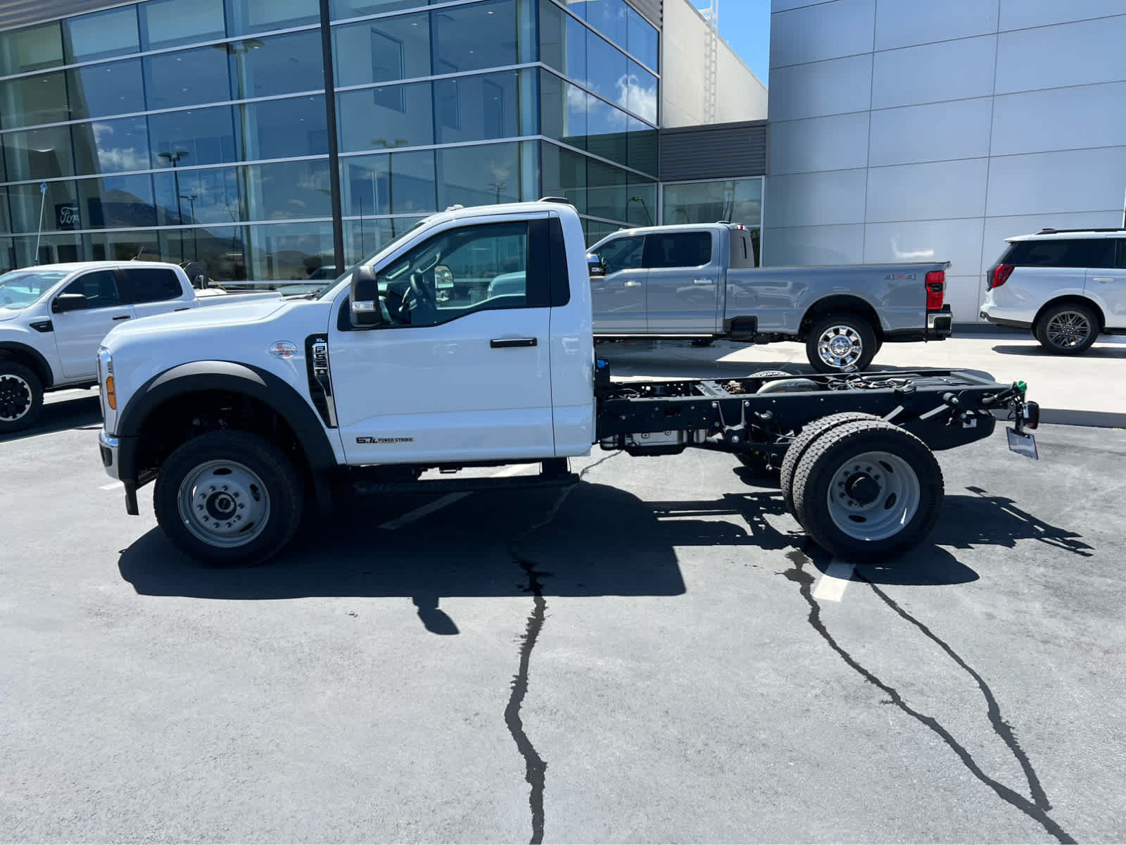 Certified 2026 Ford F550 4x4 Regular Cab Super Duty w/ XL Chrome Package image 12