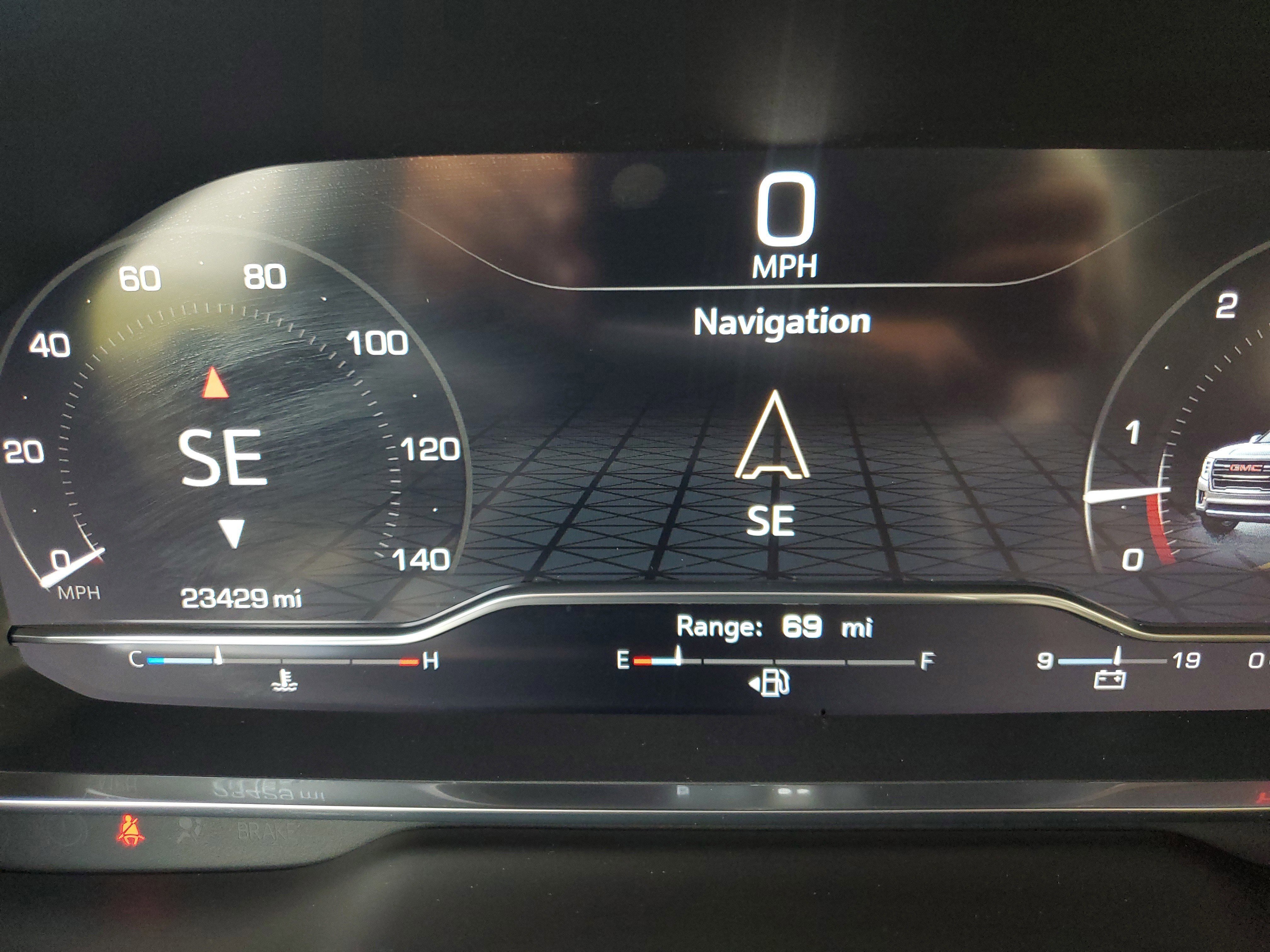 Used 2023 GMC Yukon SLT w/ SLT Luxury Package image 24