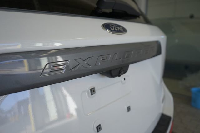 Certified 2021 Ford Explorer XLT w/ Equipment Group 202A AWD/4WD image 13