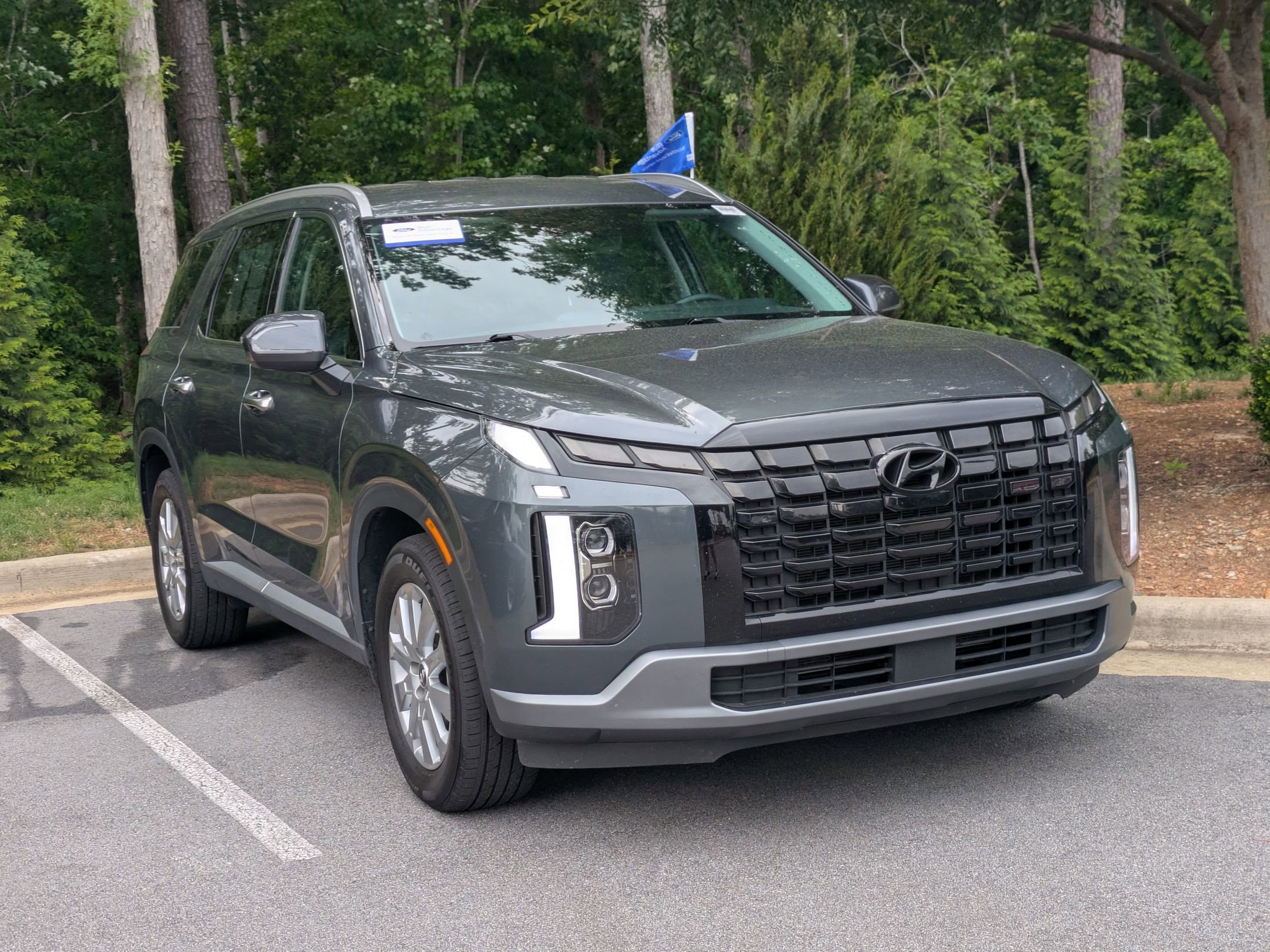 Used 2025 Hyundai Palisade SEL FWD image 2