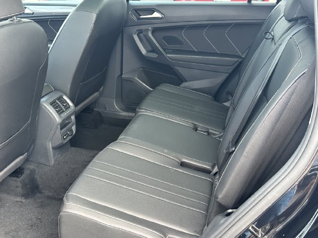 Used 2023 Volkswagen Tiguan SE AWD/4WD image 12