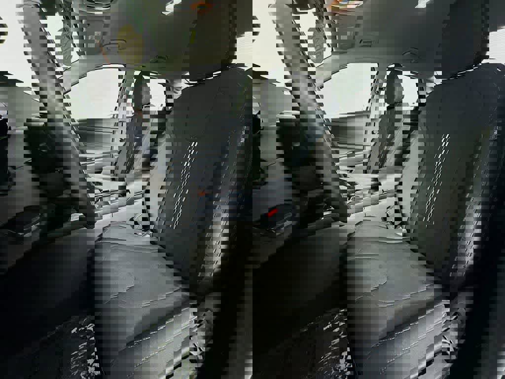 Used 2023 Hyundai Elantra SEL w/ Convenience Package image 11