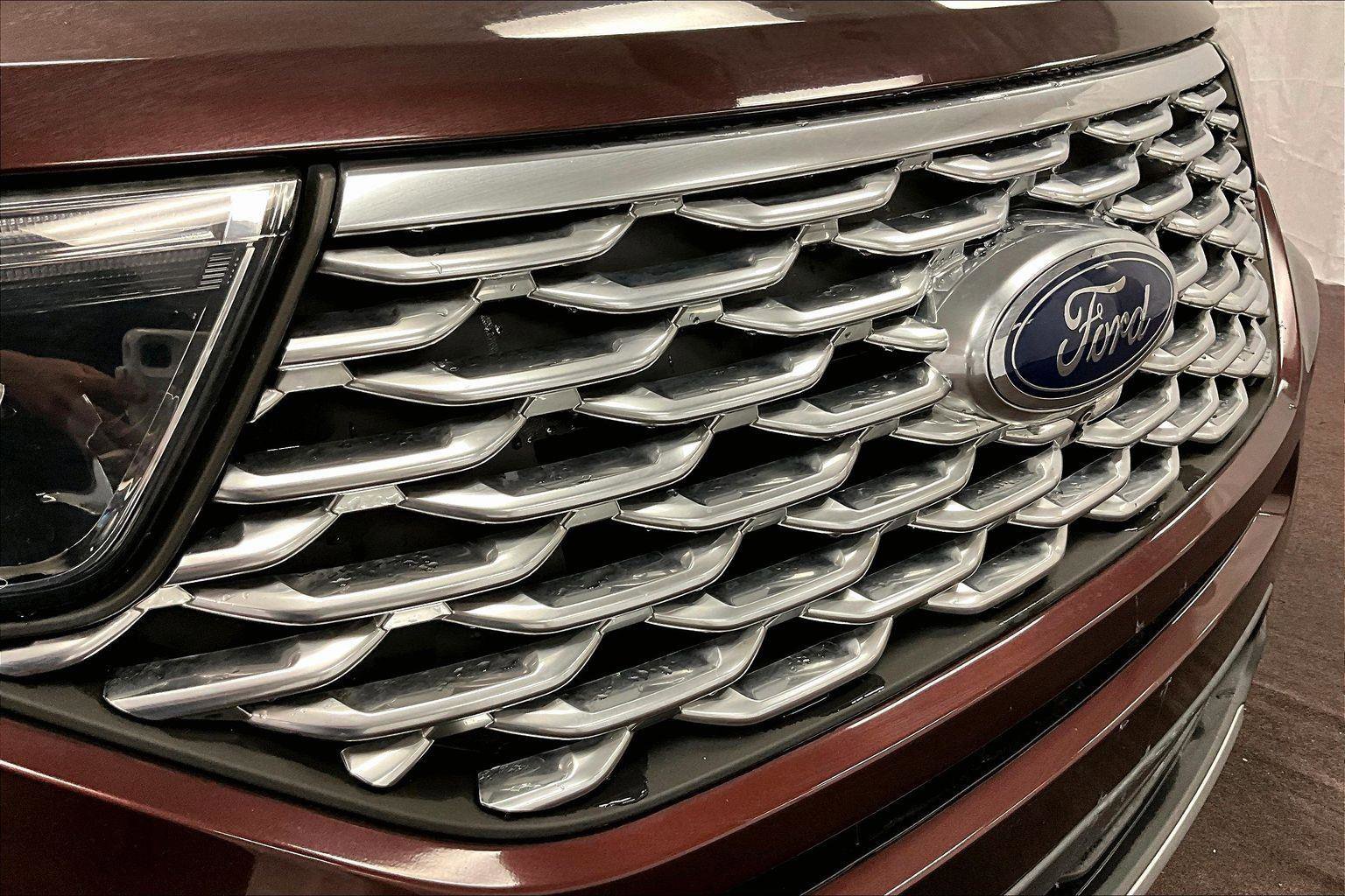 Certified 2020 Ford Explorer Platinum w/ Premium Technology Package image 30
