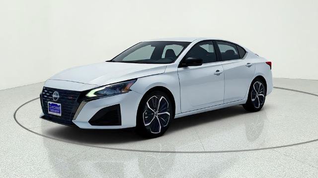 Used 2024 Nissan Altima 2.5 SR FWD image 3