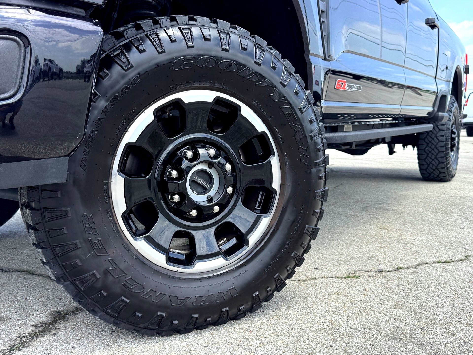 Certified 2026 Ford F350 Platinum w/ Tremor Off-Road Package AWD/4WD image 2