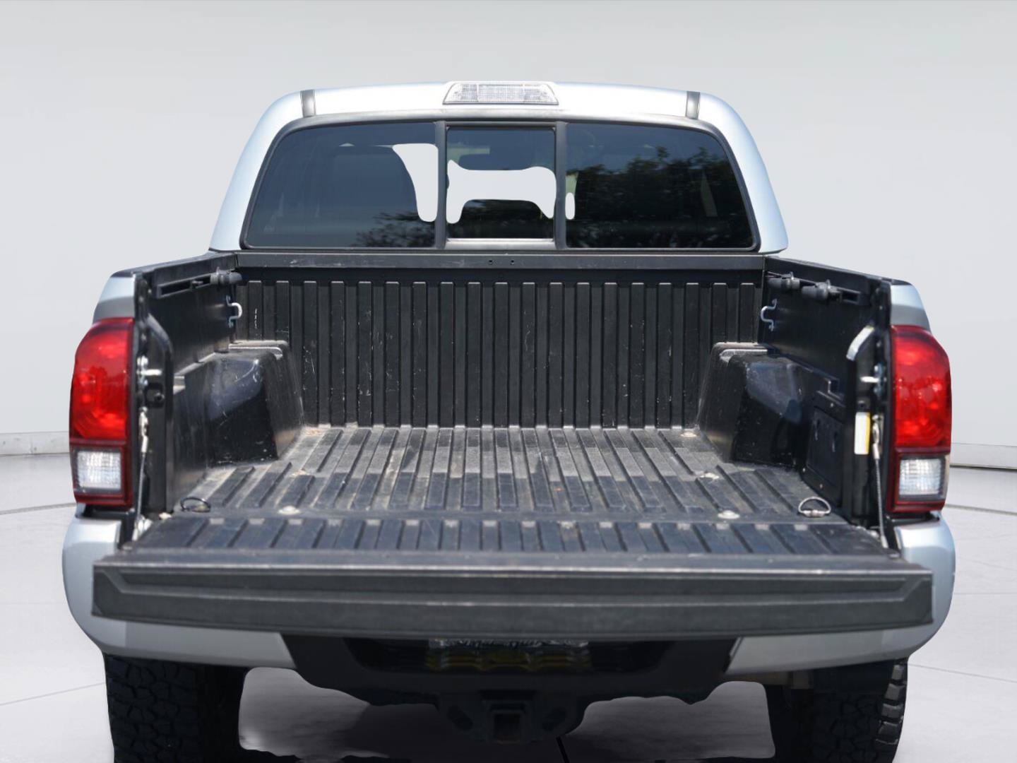 Used 2022 Toyota Tacoma SR AWD/4WD image 31