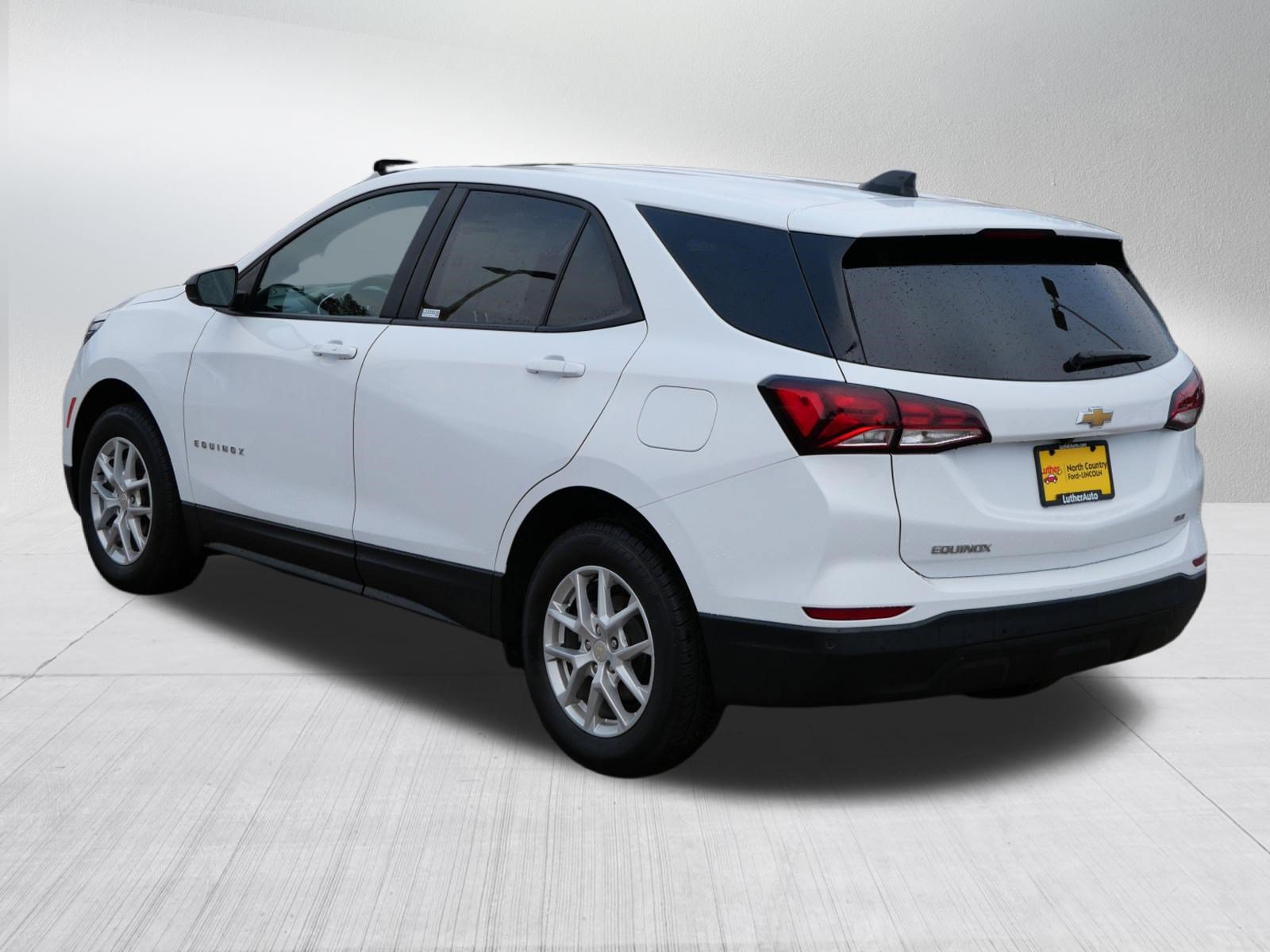 Used 2023 Chevrolet Equinox LS w/ LS Convenience Package AWD/4WD image 5