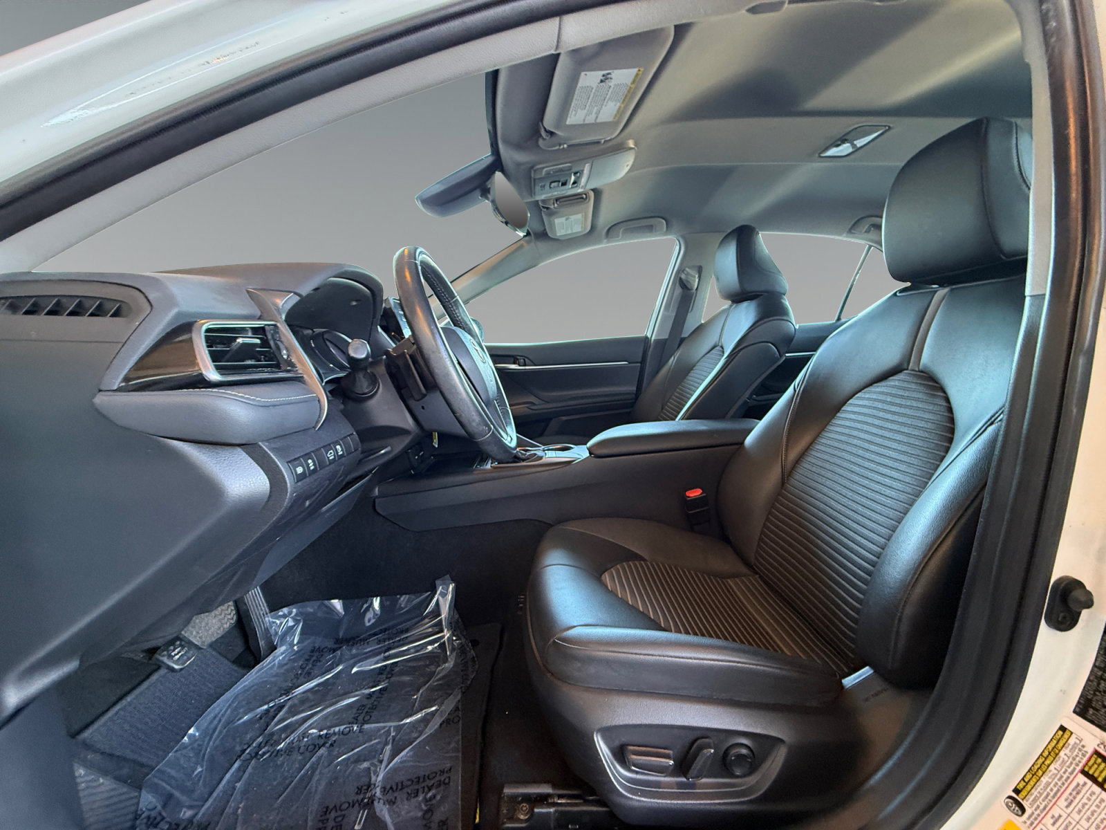 Used 2022 Toyota Camry SE w/ Carpet Mat Package (TMS) FWD image 12