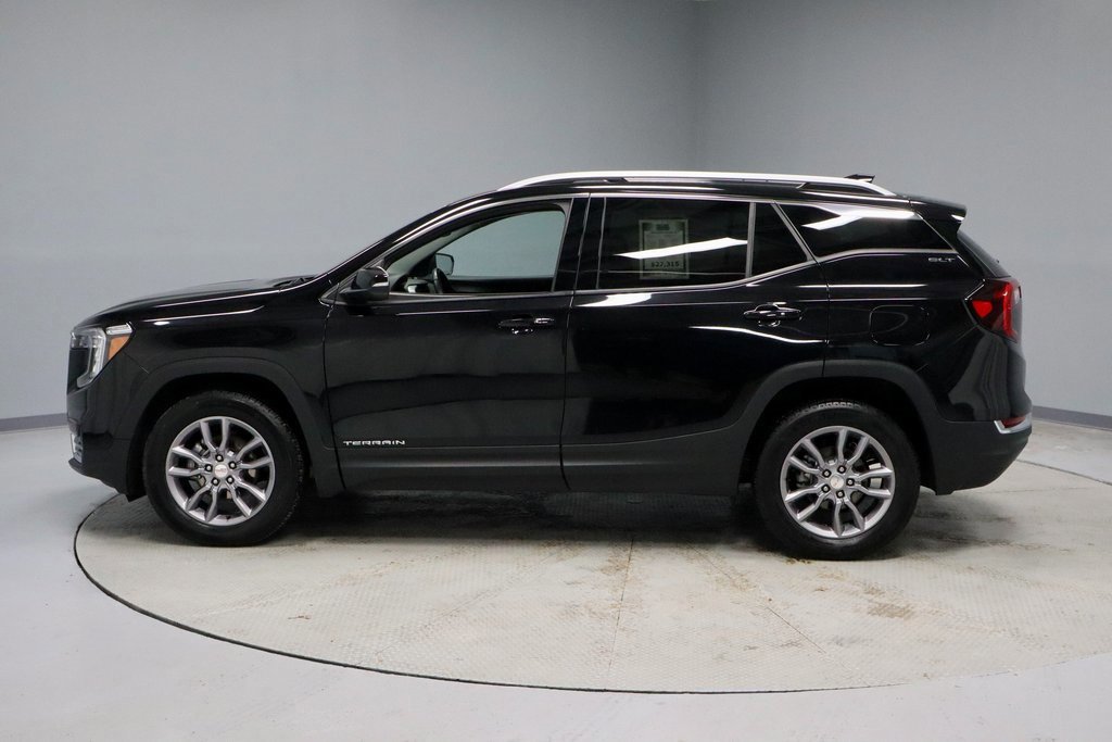 Used 2024 GMC Terrain SLT image 2