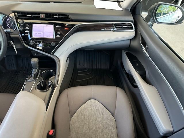 Used 2018 Toyota Camry LE FWD image 11