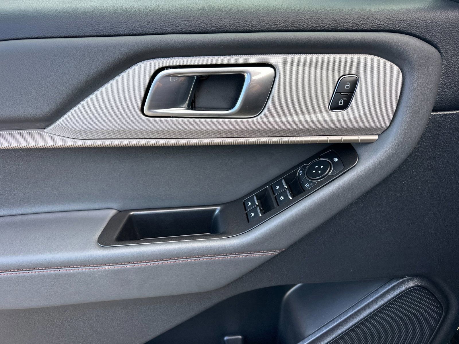 Certified 2025 Ford Explorer Active RWD image 10