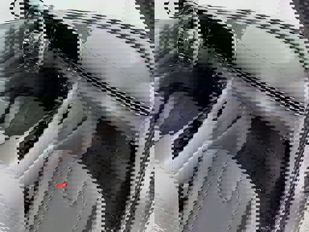 Used 2025 Hyundai Elantra SEL image 34