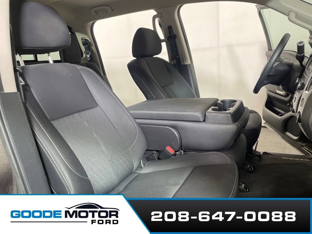 Used 2019 Nissan Titan SV AWD/4WD image 23