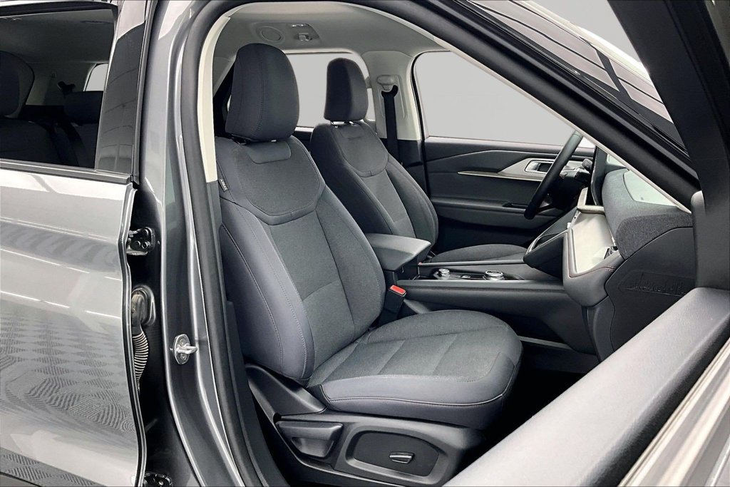 Certified 2025 Ford Explorer Active AWD/4WD image 7