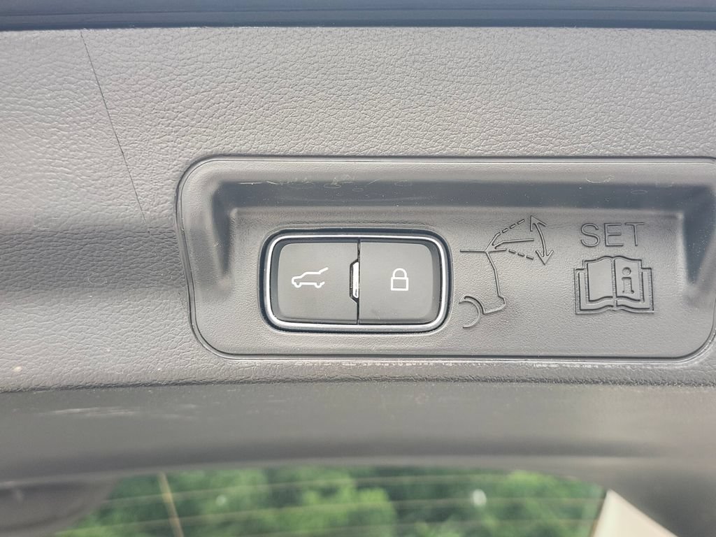 Certified 2025 Ford Explorer Active AWD/4WD image 34