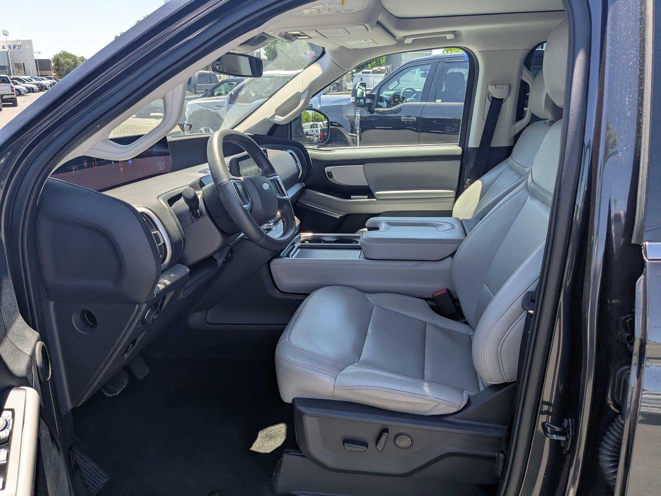 Certified 2025 Ford Expedition Active AWD/4WD image 29