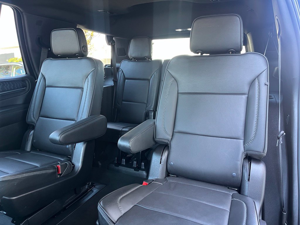 Used 2022 GMC Yukon Denali w/ Denali Premium Package AWD/4WD image 14