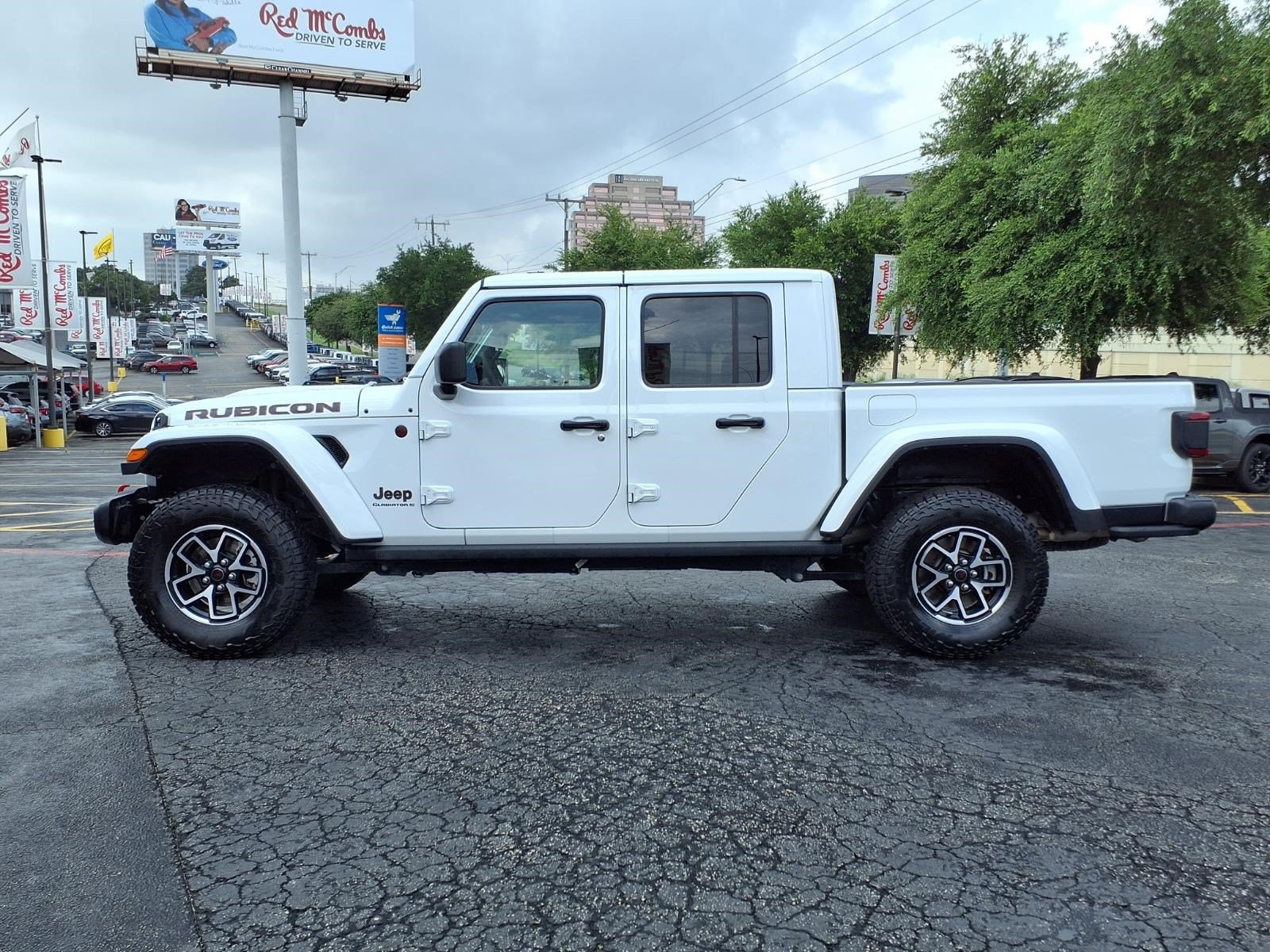 Used 2025 Jeep Gladiator Rubicon AWD/4WD image 9